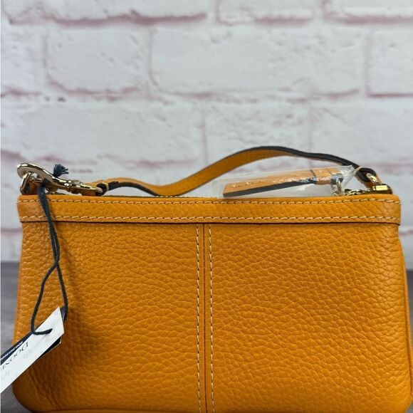 Dooney & Bourke Pebble Grain Large Wristlet Pouch Bag New with Tags - Picture 3 of 8